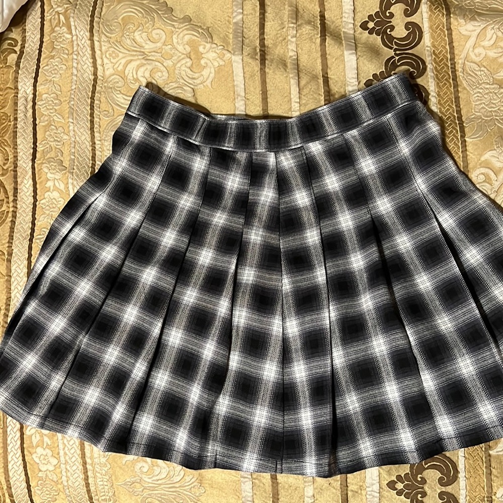New hollister pleated plaid skirt.